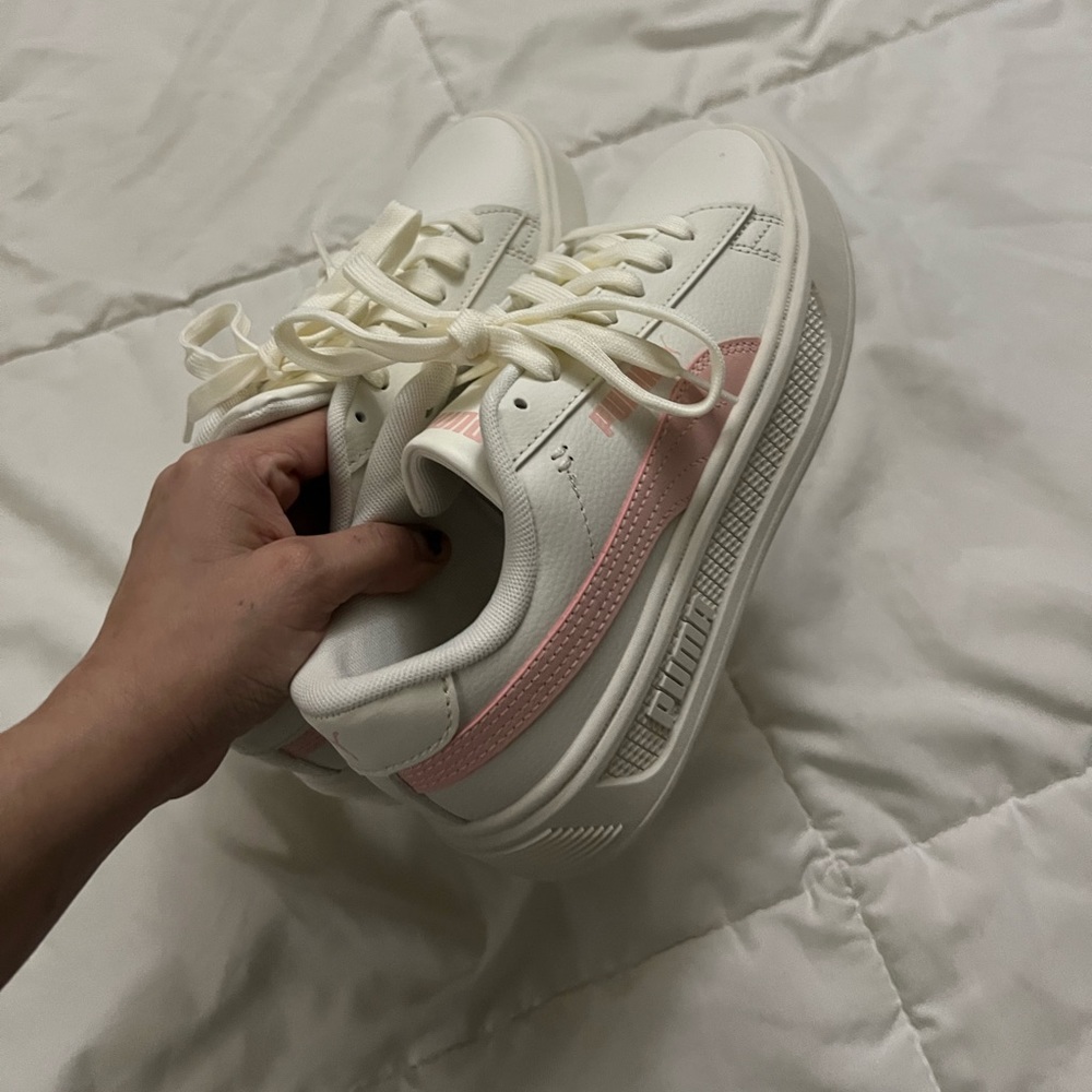 pink pumas